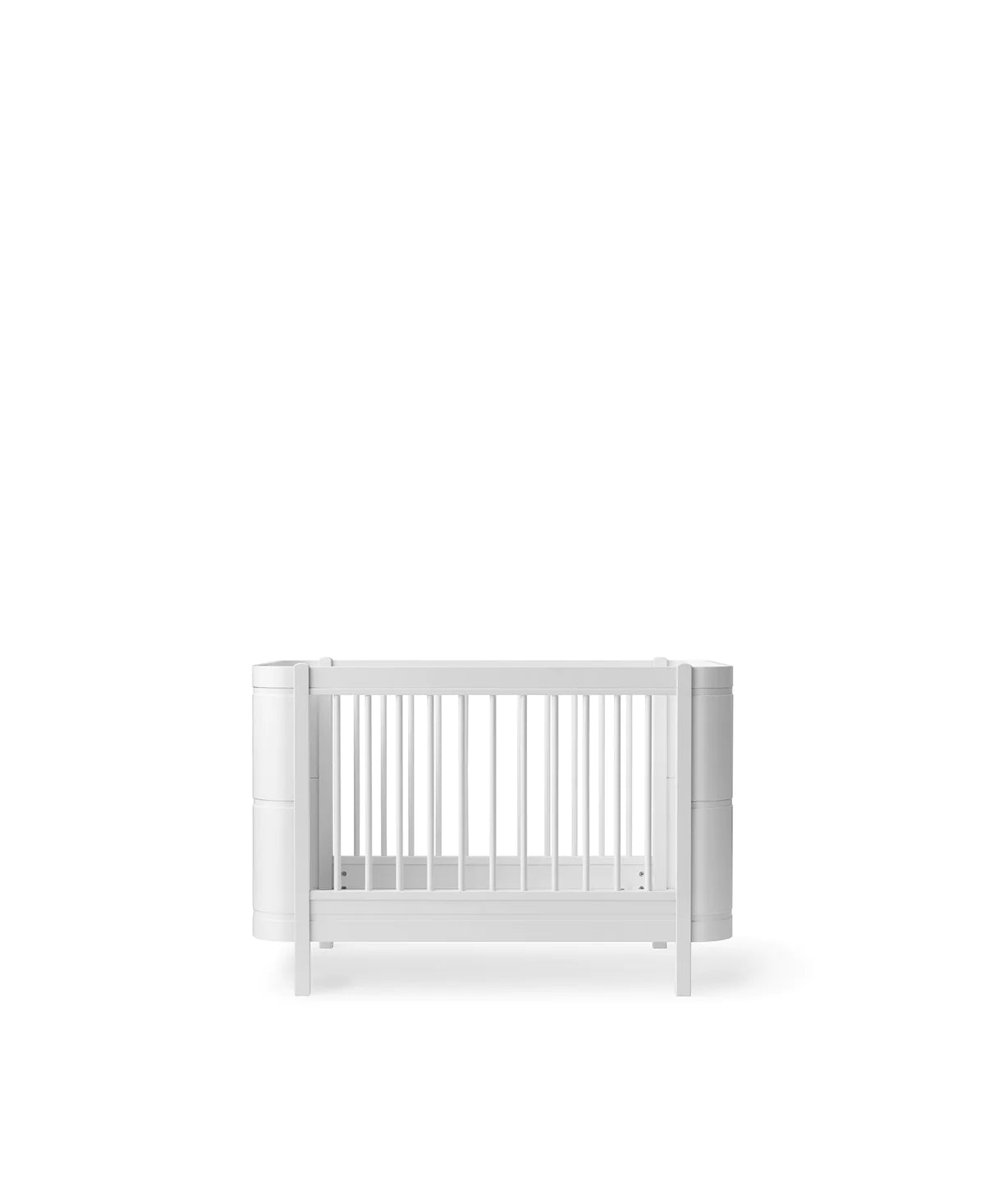 Oliver Furniture | Wood Mini+ Cot Bed Including Junior Kit in White - Bubba & Me