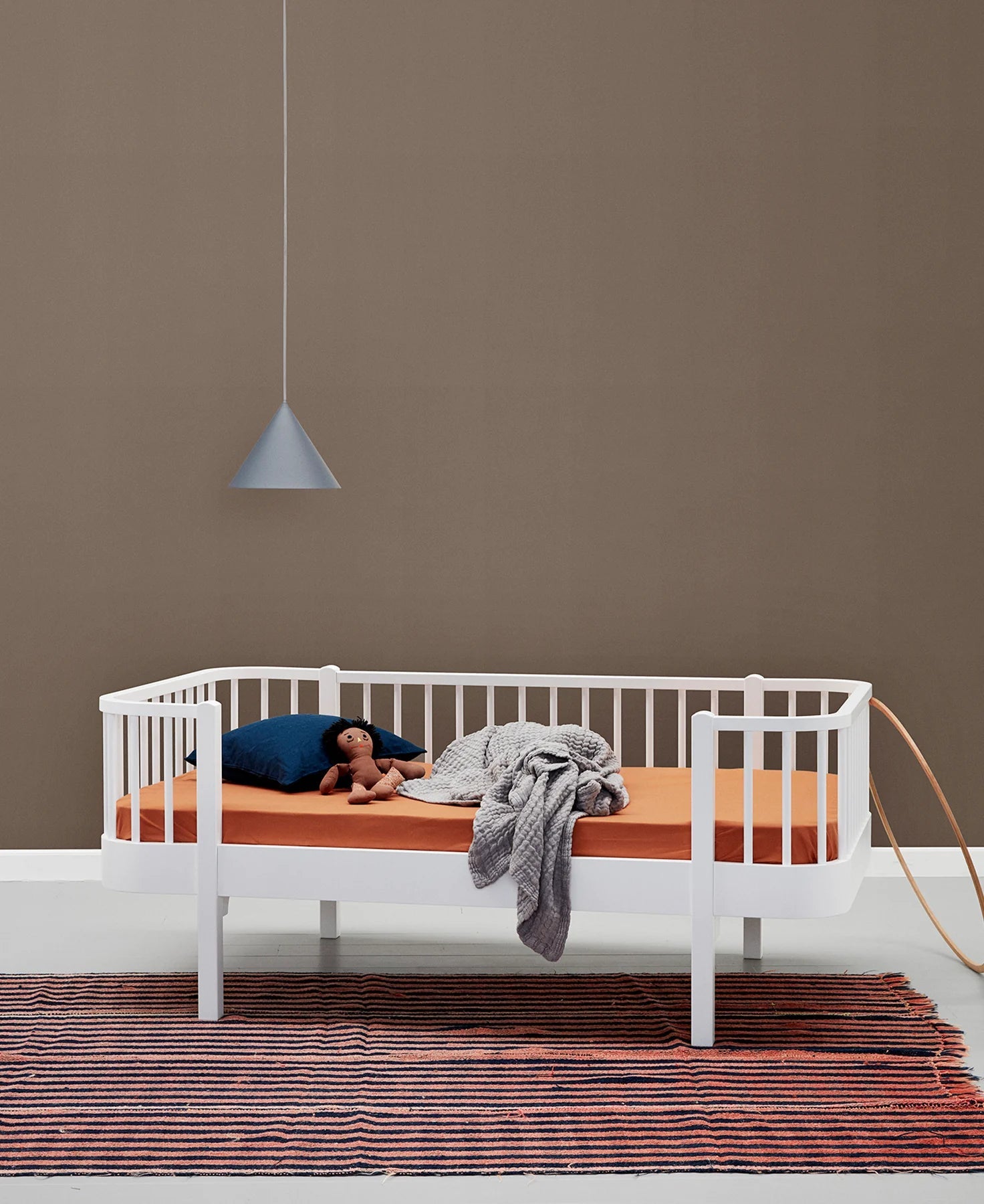 Oliver Furniture | Wood Original Junior Day Bed in White - Bubba & Me