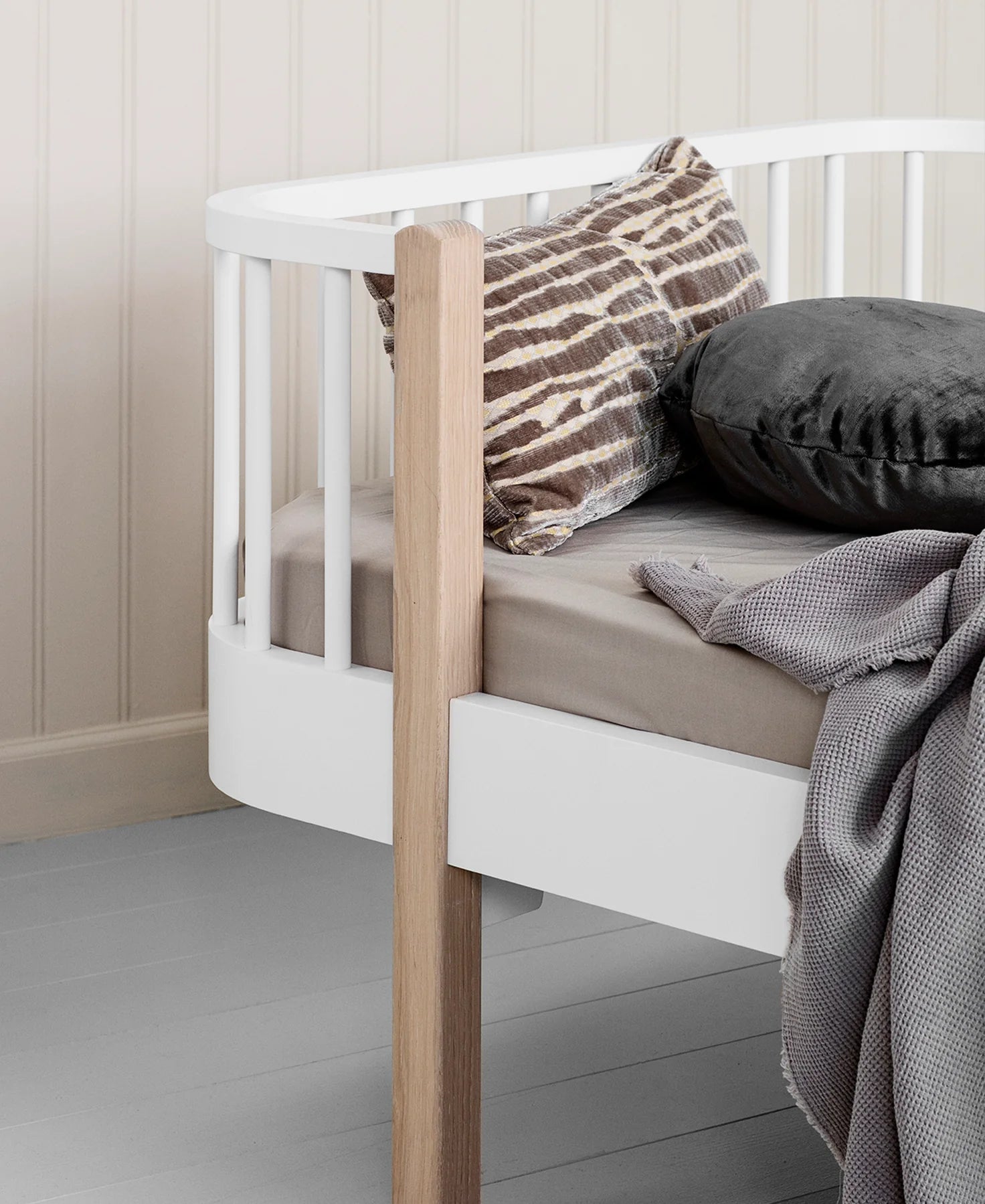 Oliver Furniture | Wood Original Junior Day Bed in White/Oak - Bubba & Me