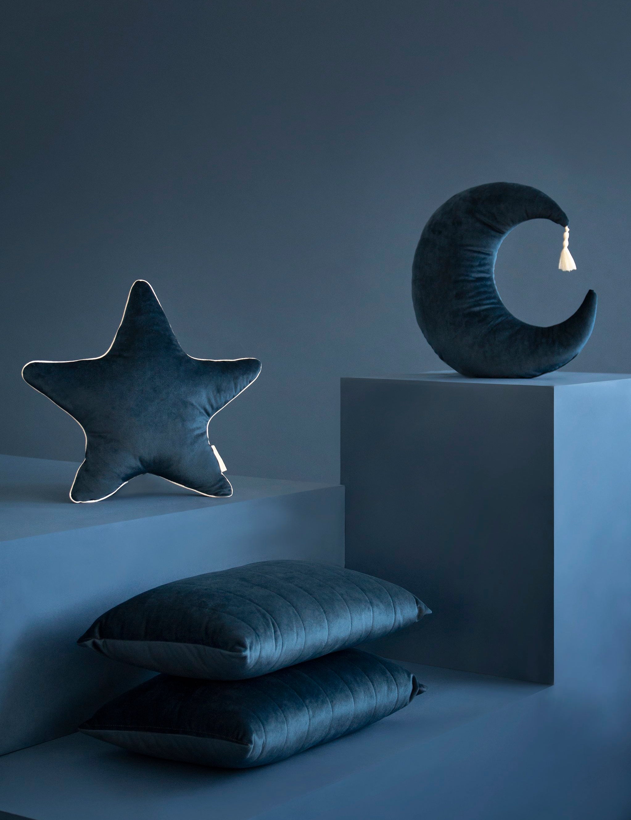 Nobodinoz moon cushion